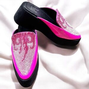 Size 7……..Elegant Slip On w/Rhinestone Top Flame Design. New…#458. Lady Go Diva‎